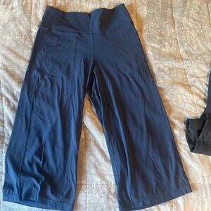 Lulu navy blue align wide leg crop size 12